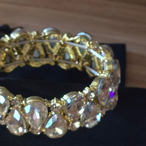 Women's Gold and Yellow crystal stretch bracelet - Picture 4 of 6